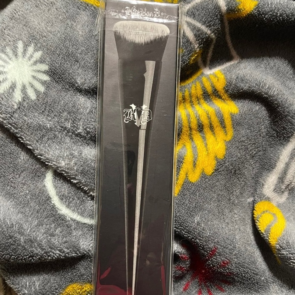 Kat Von D Foundation Brush